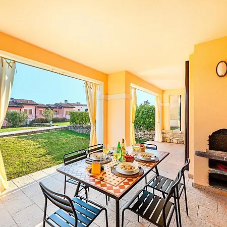 Manerba Apartment