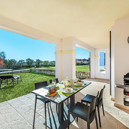 Manerba Apartment