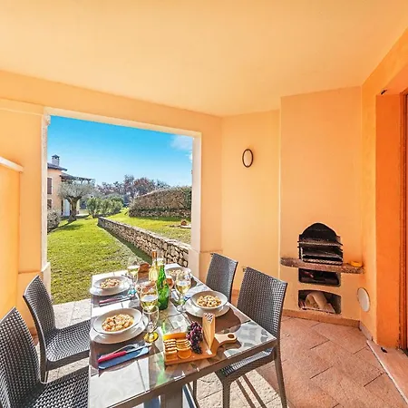 Manerba Apartment